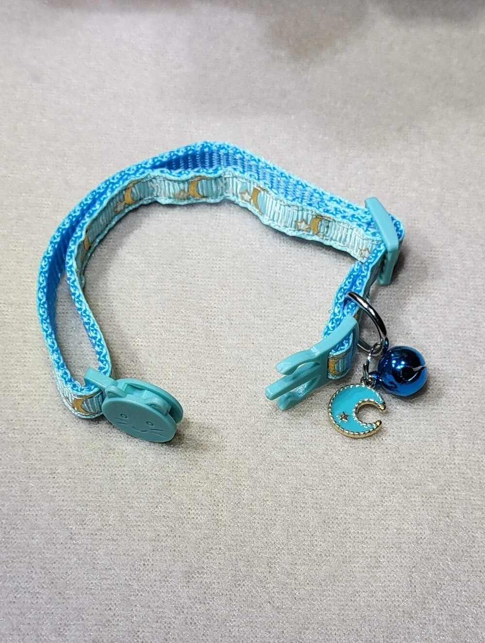 Blue NWOT Breakaway Adult Cat Collar with Bell & Moon Charm (8in-12in)